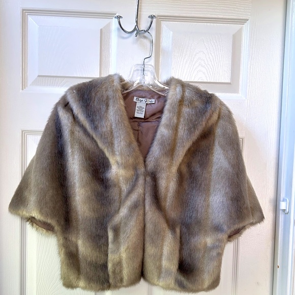 Eliza J Faux Fur Capelet – Size Large – Vintage-Inspired - Picture 1 of 10